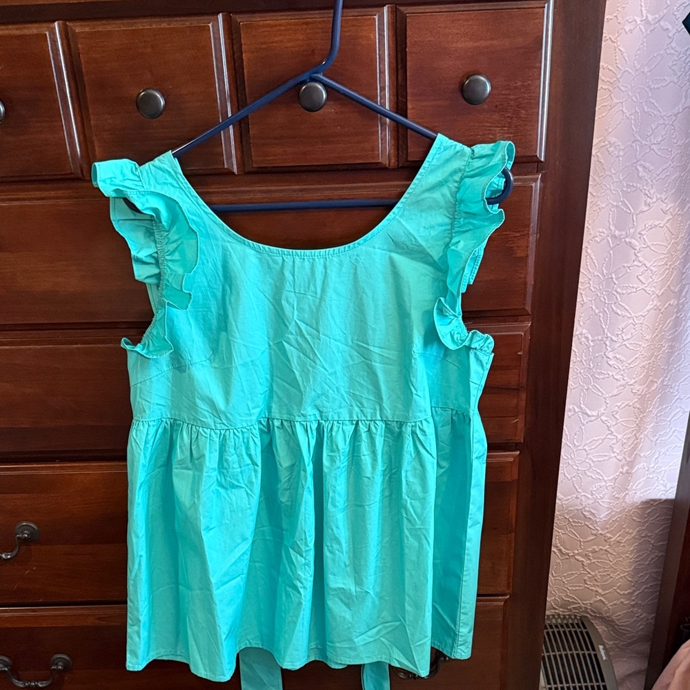Women's sea foam green Ruffle Sleeve Top
